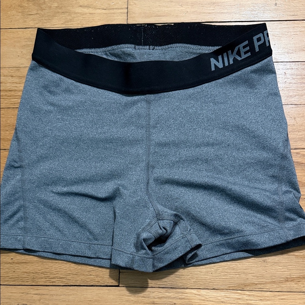 Nike Pro
Women's Mid-Rise 3" Biker Shorts